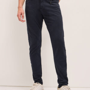 stylish dark blue jeans with comfortable stretch and skinny fit
