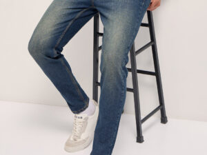 blue mid rise skinny fit jeans with mid fade