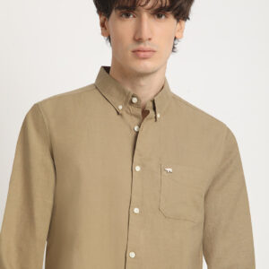 men beige solid slim fit cotton casual shirt