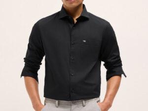 black solid tailored fit formal shirt