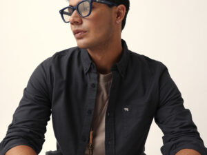 black solid slim fit casual shirt with button down collar