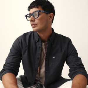 black solid slim fit casual shirt with button down collar