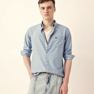 light blue solid slim fit casual shirt with a classic semi formal look