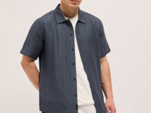 blue crinkled textured regular fit half sleeve casual shirt
