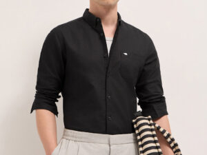 black solid cotton slim fit casual shirt with button down collar