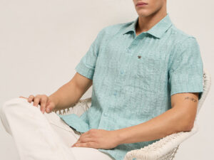 blue crinkle textured regular fit half sleeve casual shirt
