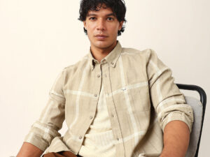 beige & white woven checked slim fit casual shirt with button down collar