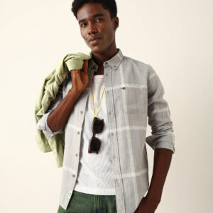 grey & white woven checked slim fit casual shirt with button down collar